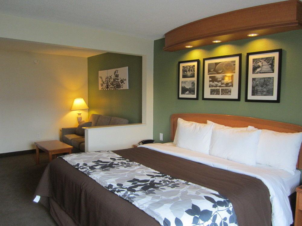 Hotel Clarion Pointe Albemarle Esterno foto