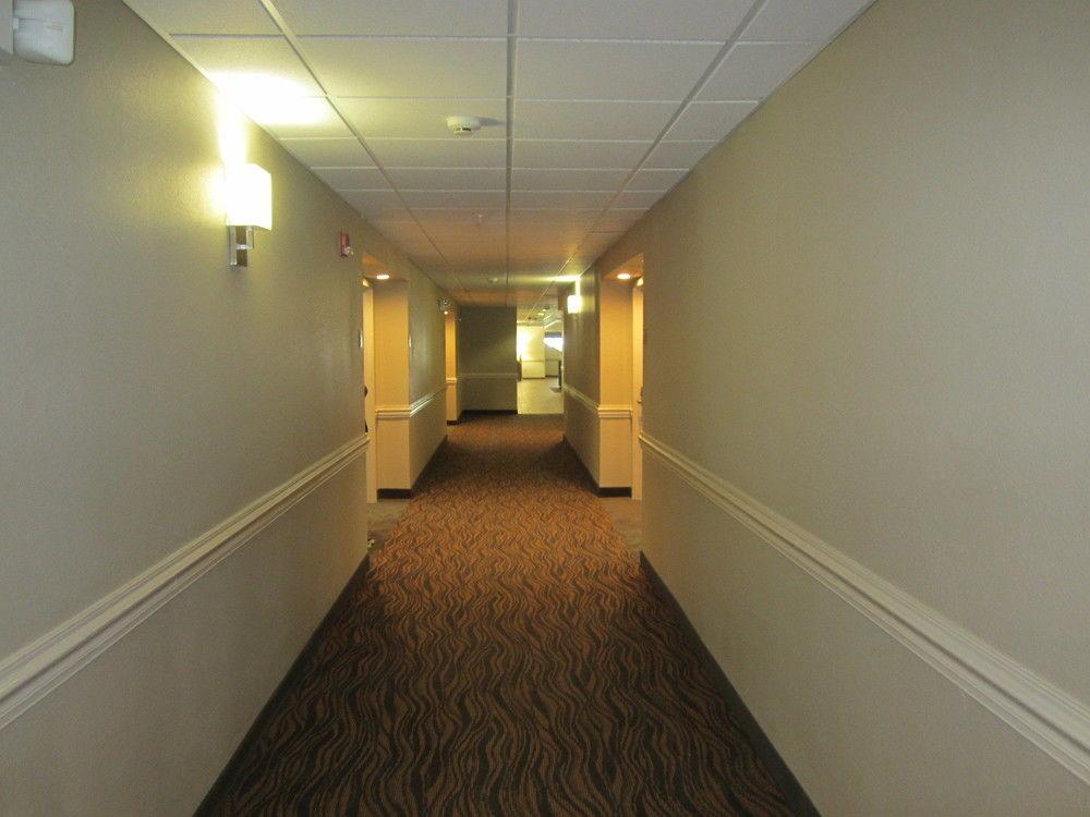 Hotel Clarion Pointe Albemarle Esterno foto