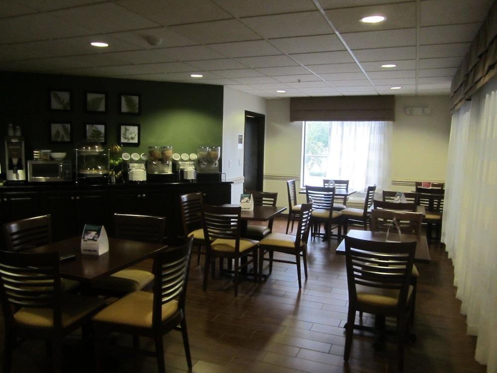Hotel Clarion Pointe Albemarle Esterno foto