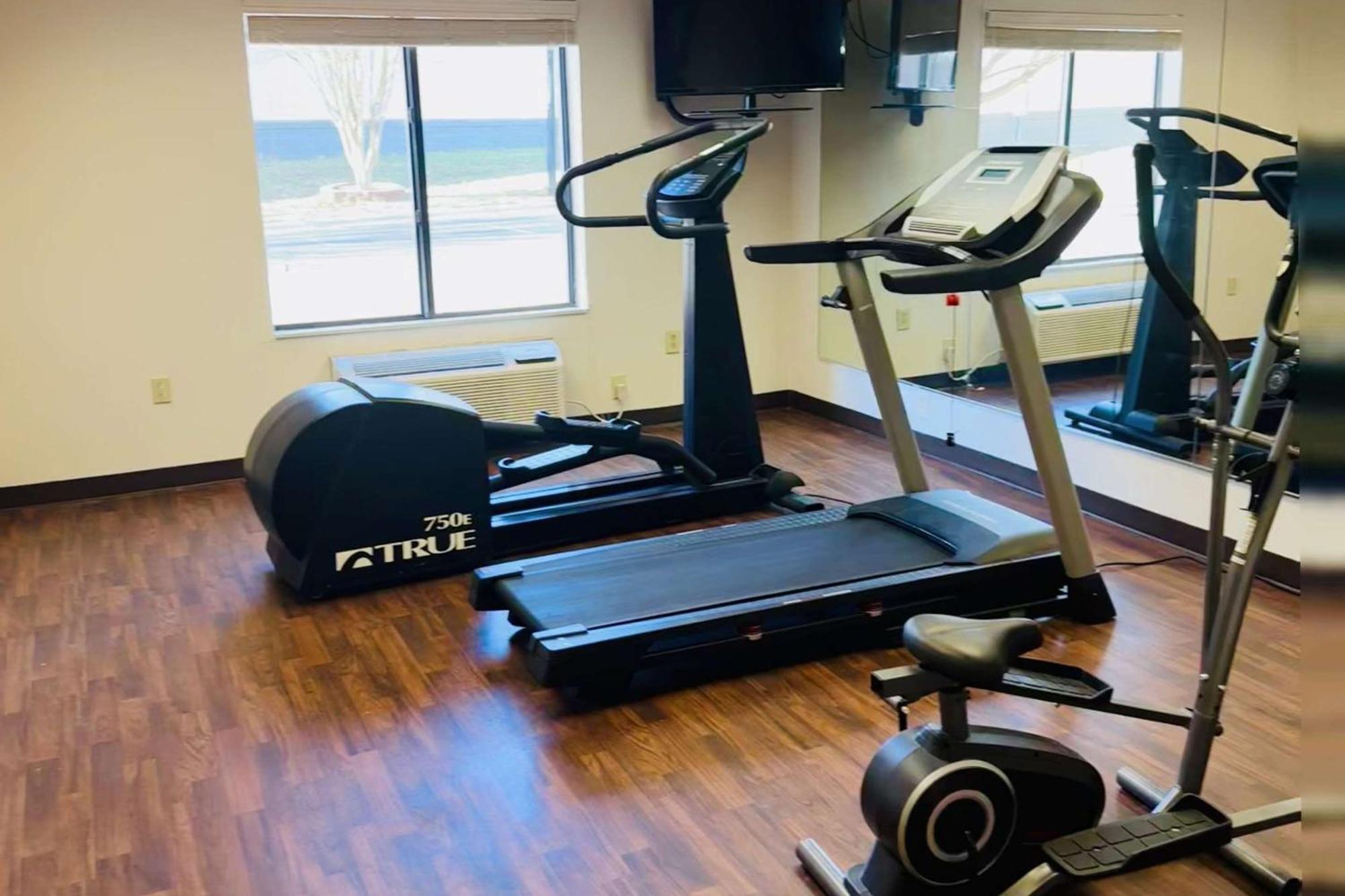 Hotel Clarion Pointe Albemarle Esterno foto