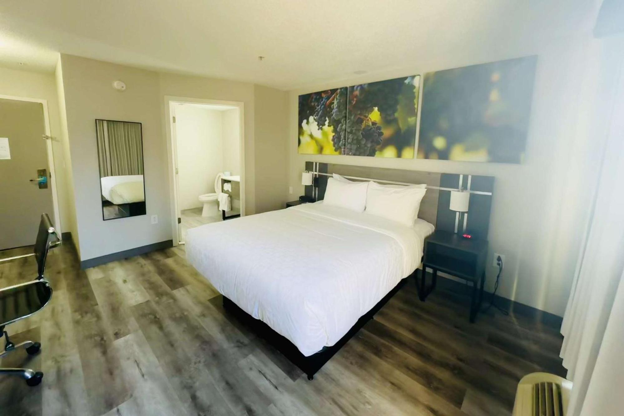 Hotel Clarion Pointe Albemarle Esterno foto