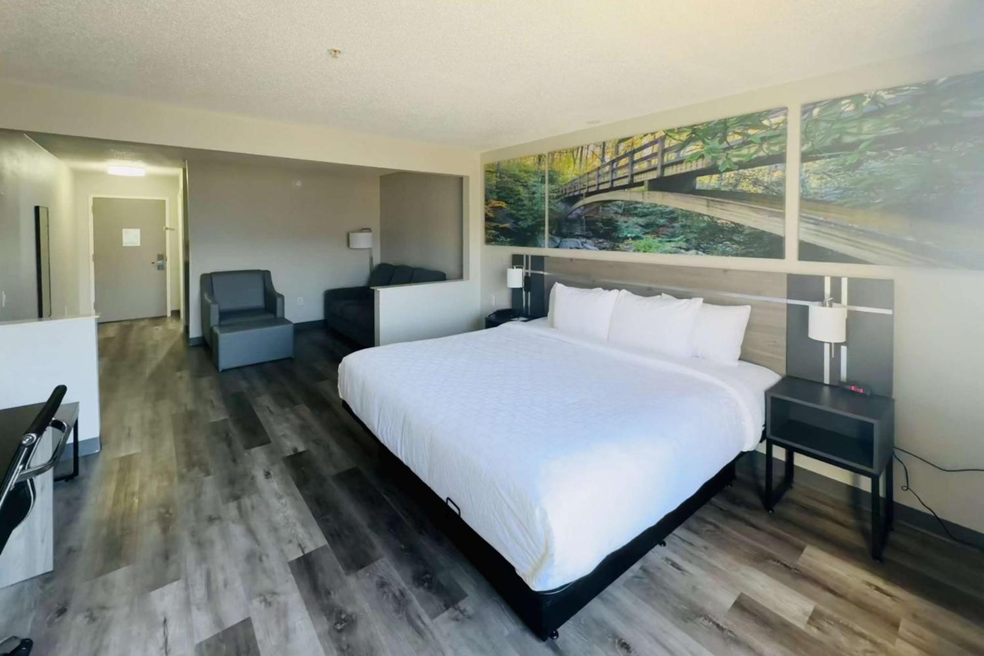 Hotel Clarion Pointe Albemarle Esterno foto