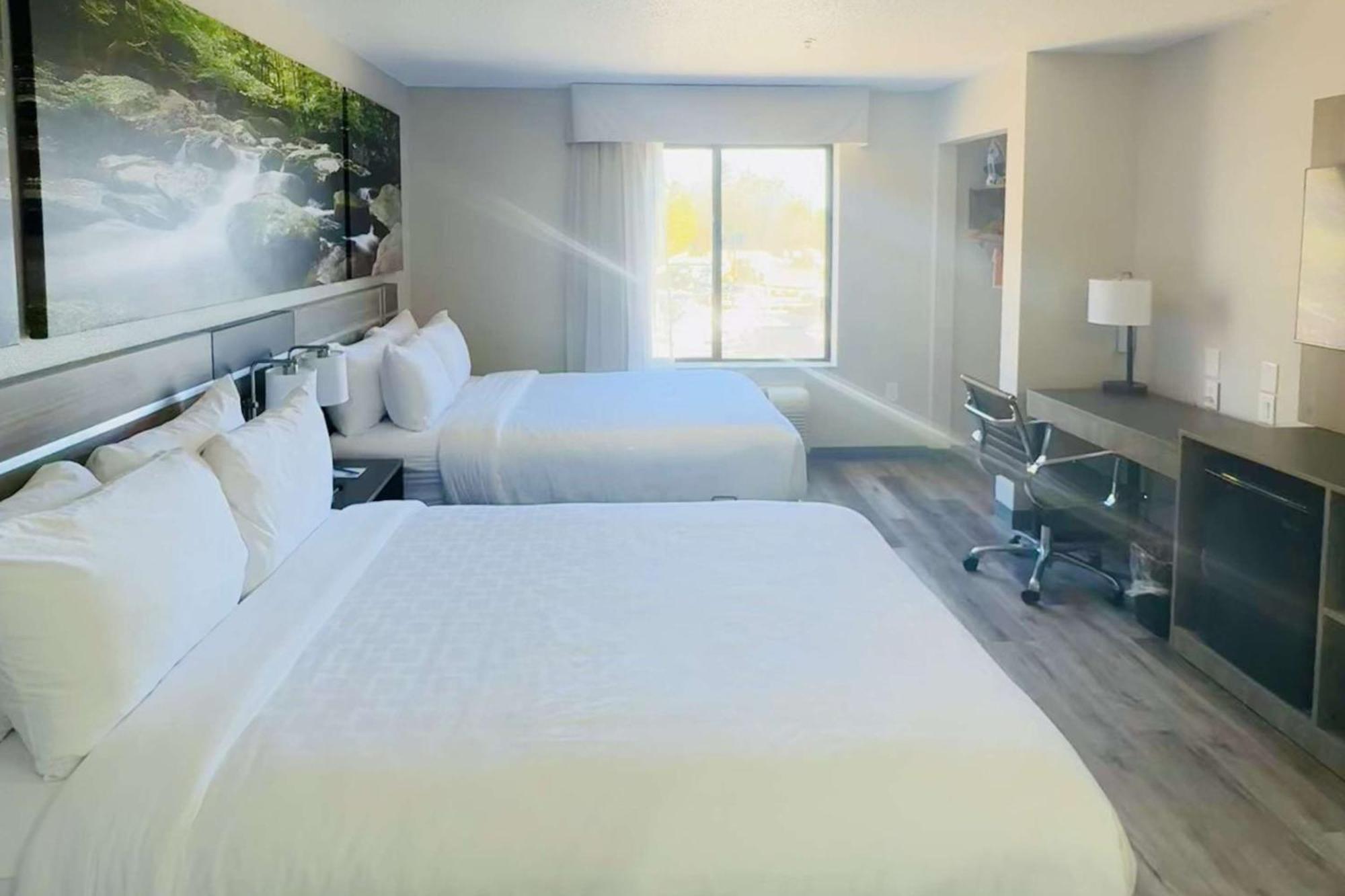Hotel Clarion Pointe Albemarle Esterno foto