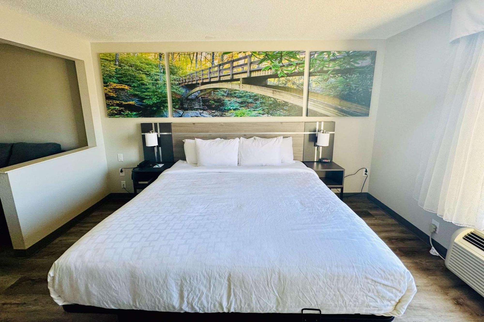 Hotel Clarion Pointe Albemarle Esterno foto