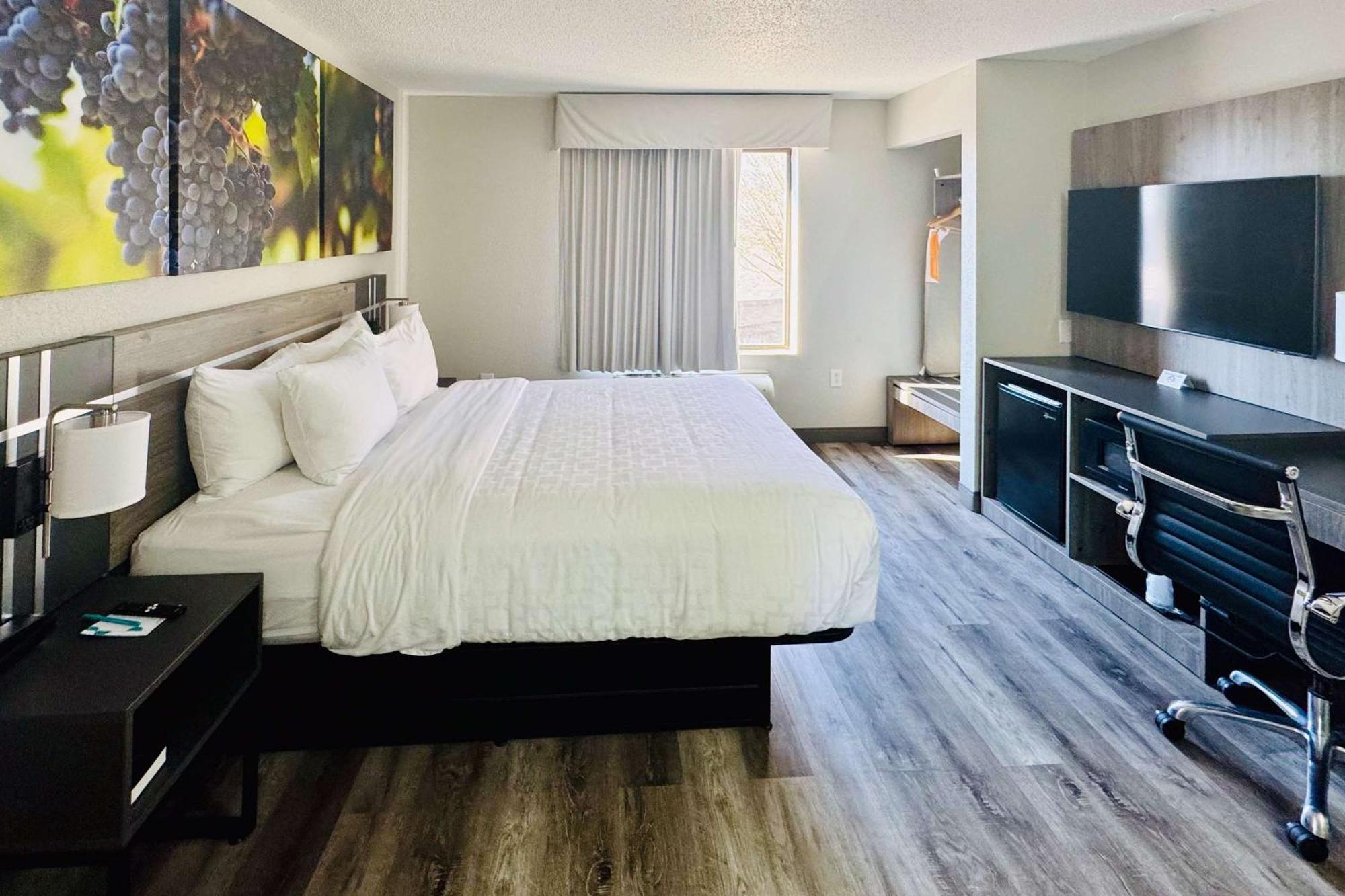 Hotel Clarion Pointe Albemarle Esterno foto