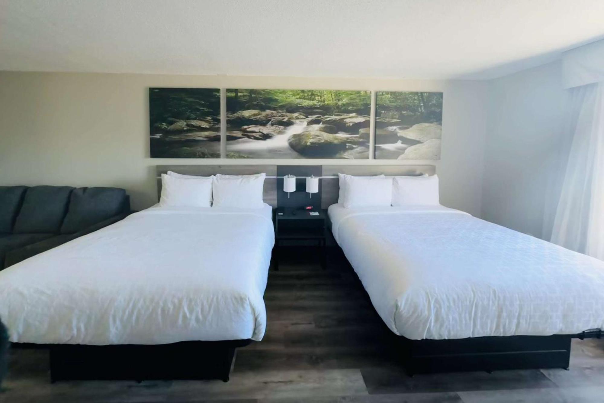 Hotel Clarion Pointe Albemarle Esterno foto