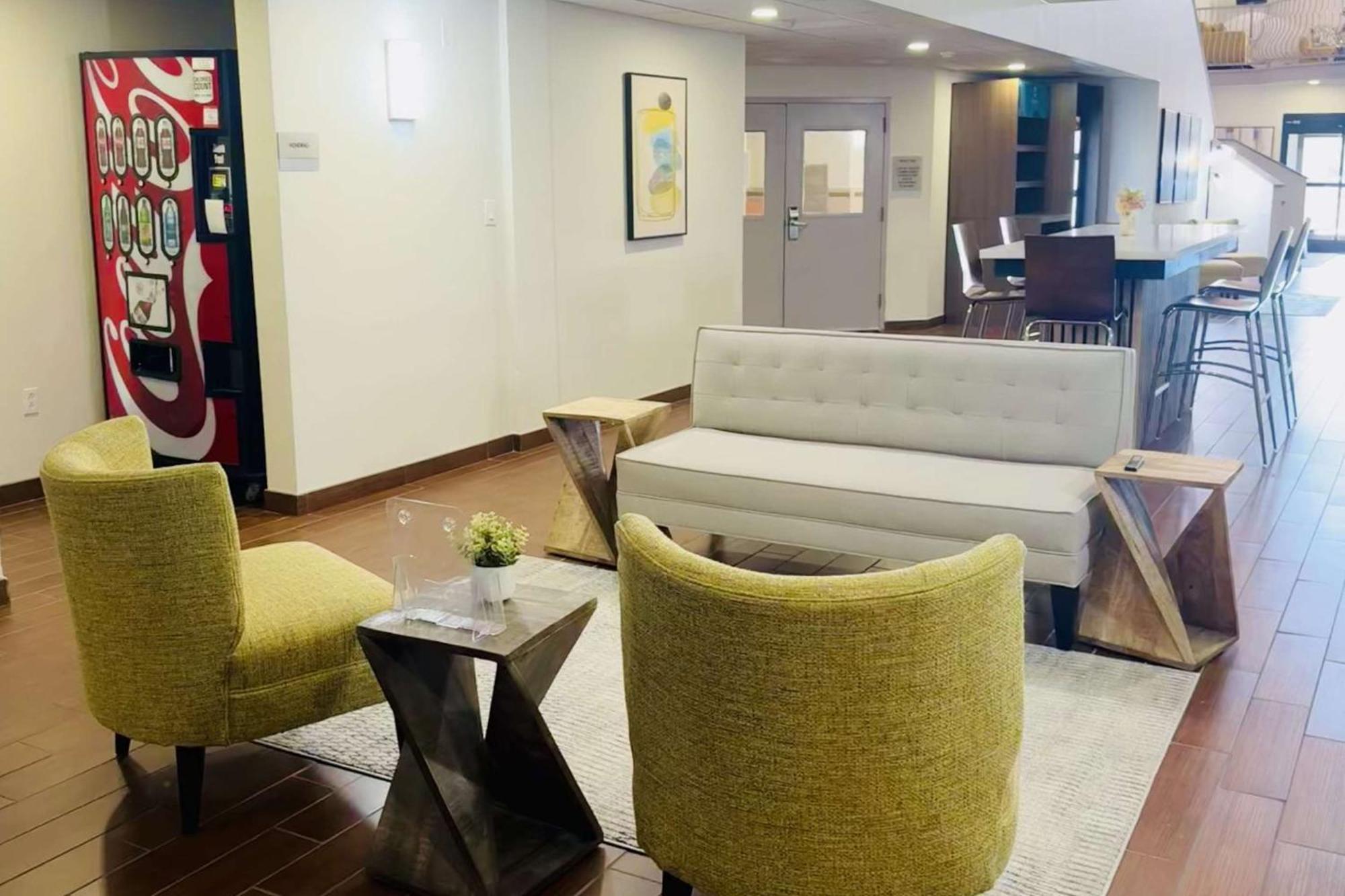 Hotel Clarion Pointe Albemarle Esterno foto