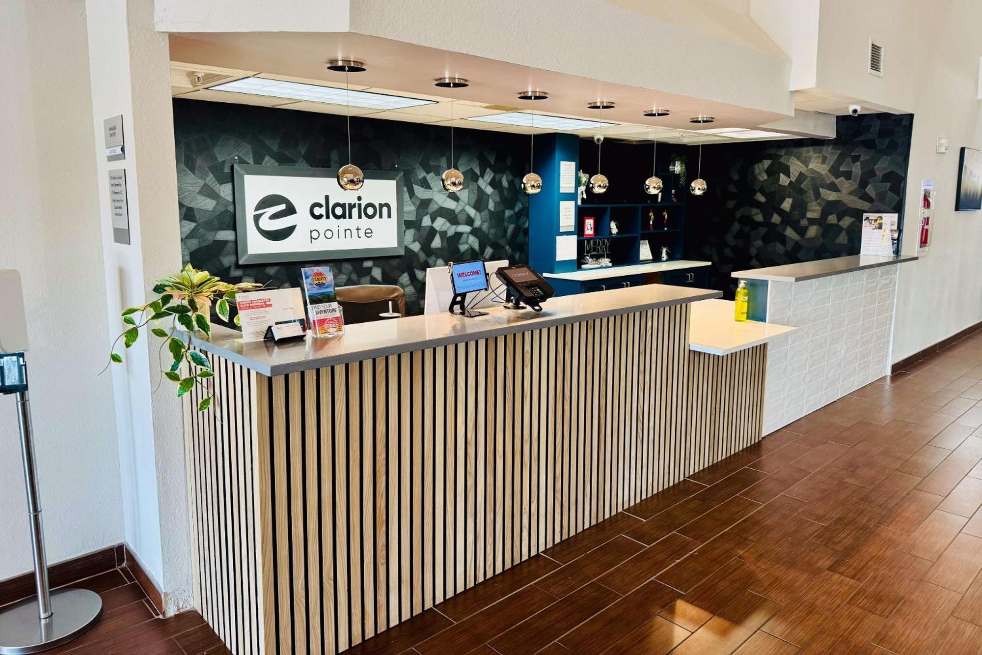 Hotel Clarion Pointe Albemarle Esterno foto