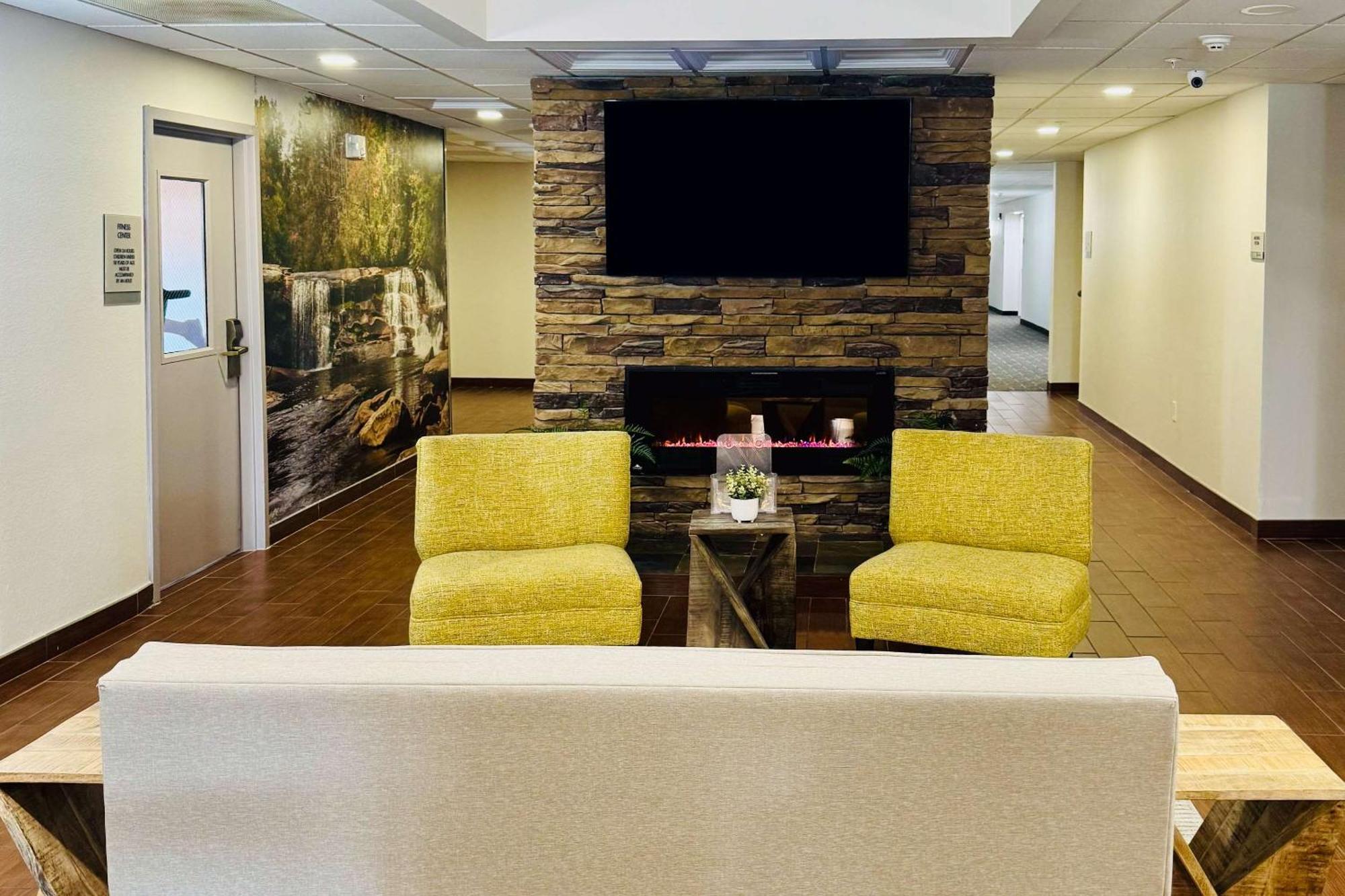 Hotel Clarion Pointe Albemarle Esterno foto
