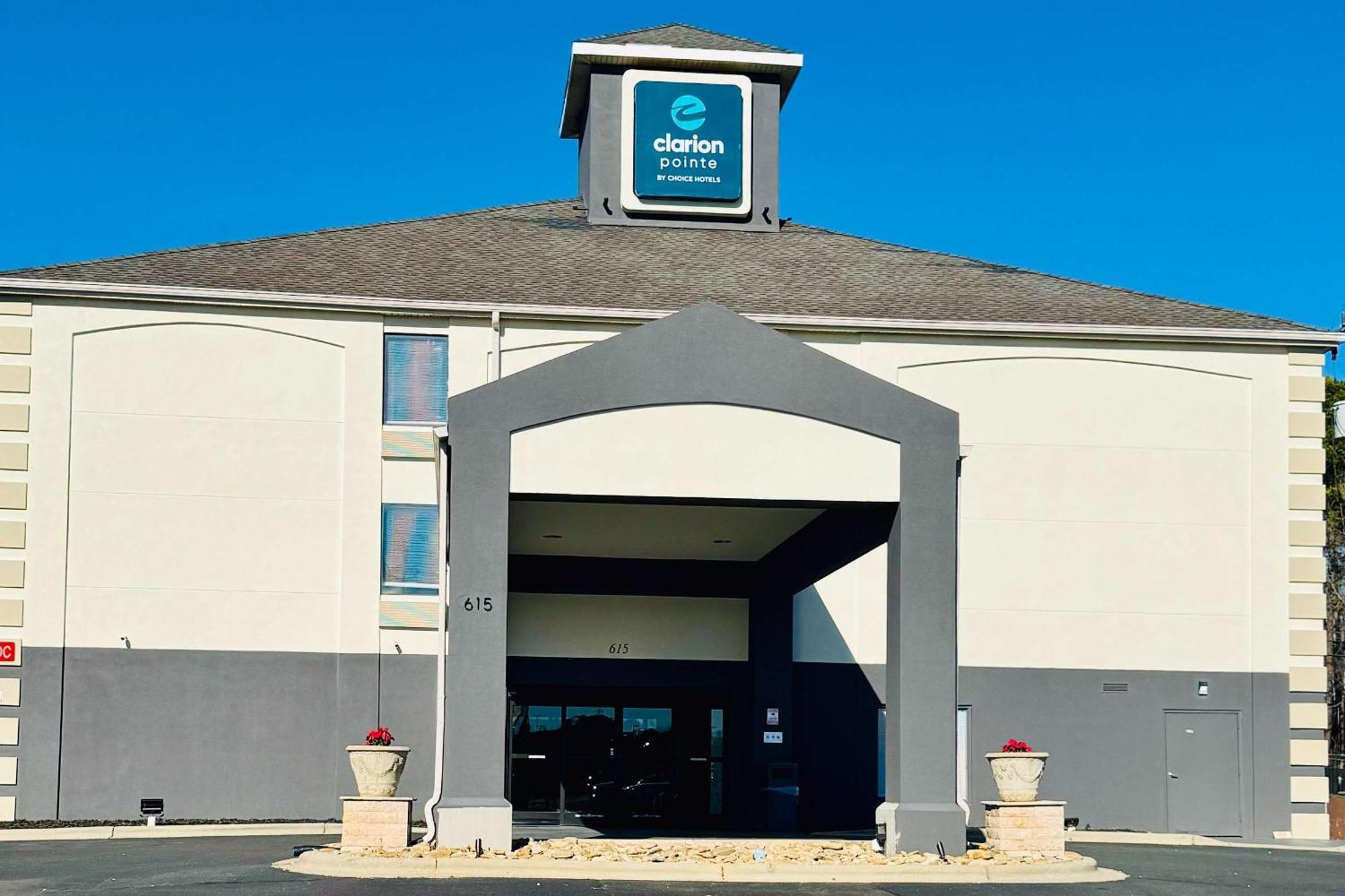 Hotel Clarion Pointe Albemarle Esterno foto
