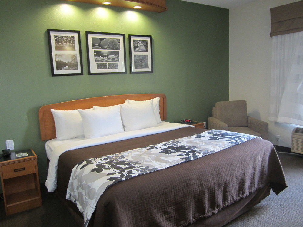 Hotel Clarion Pointe Albemarle Esterno foto