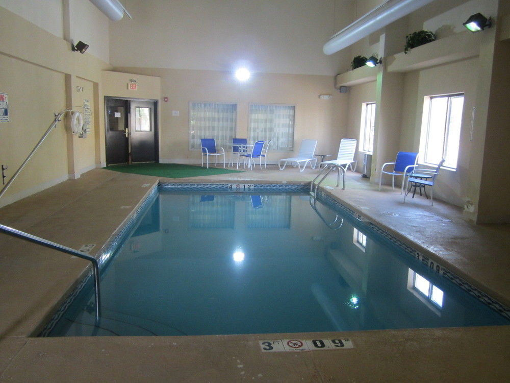Hotel Clarion Pointe Albemarle Esterno foto