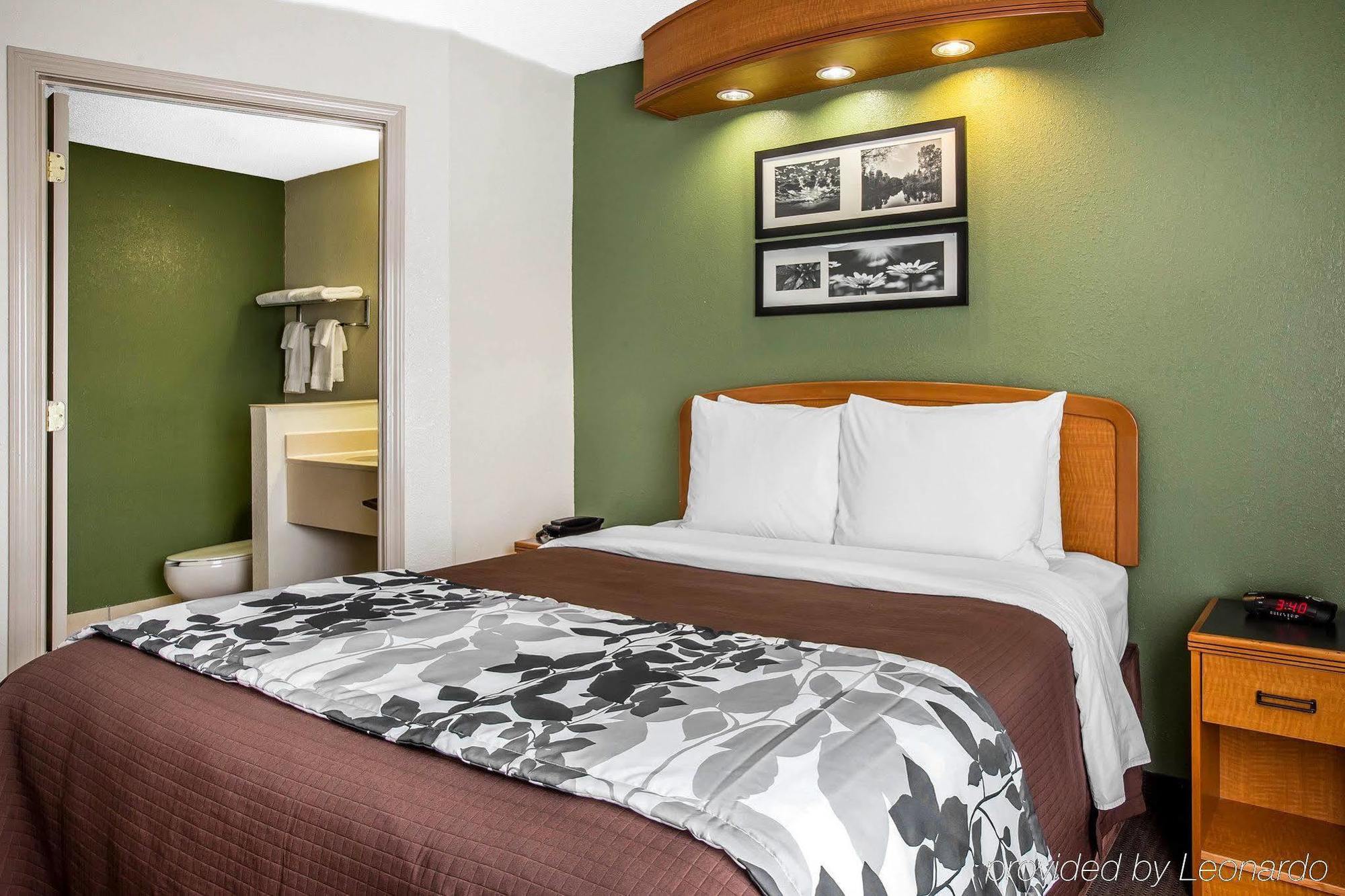 Hotel Clarion Pointe Albemarle Esterno foto
