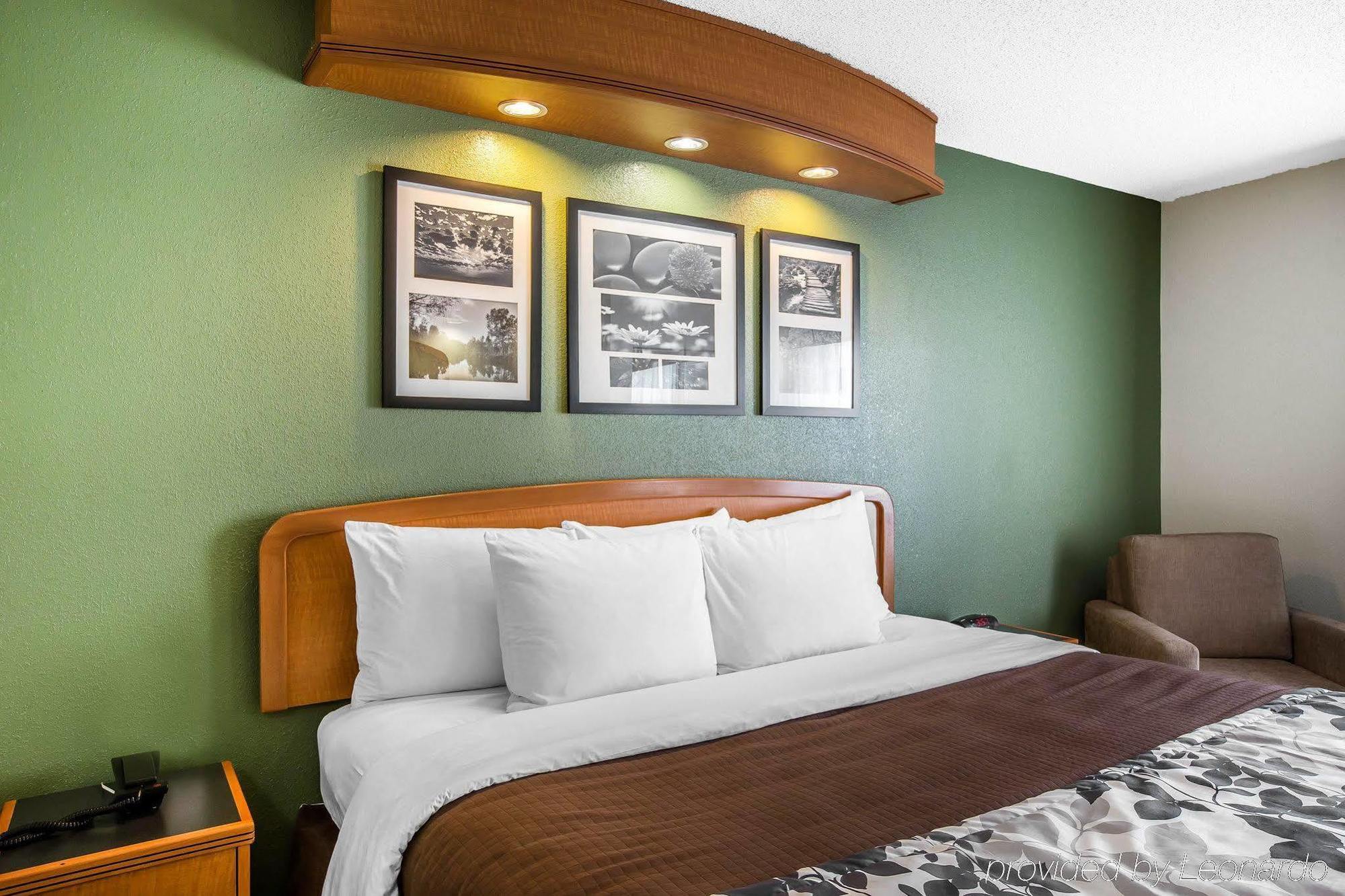 Hotel Clarion Pointe Albemarle Esterno foto