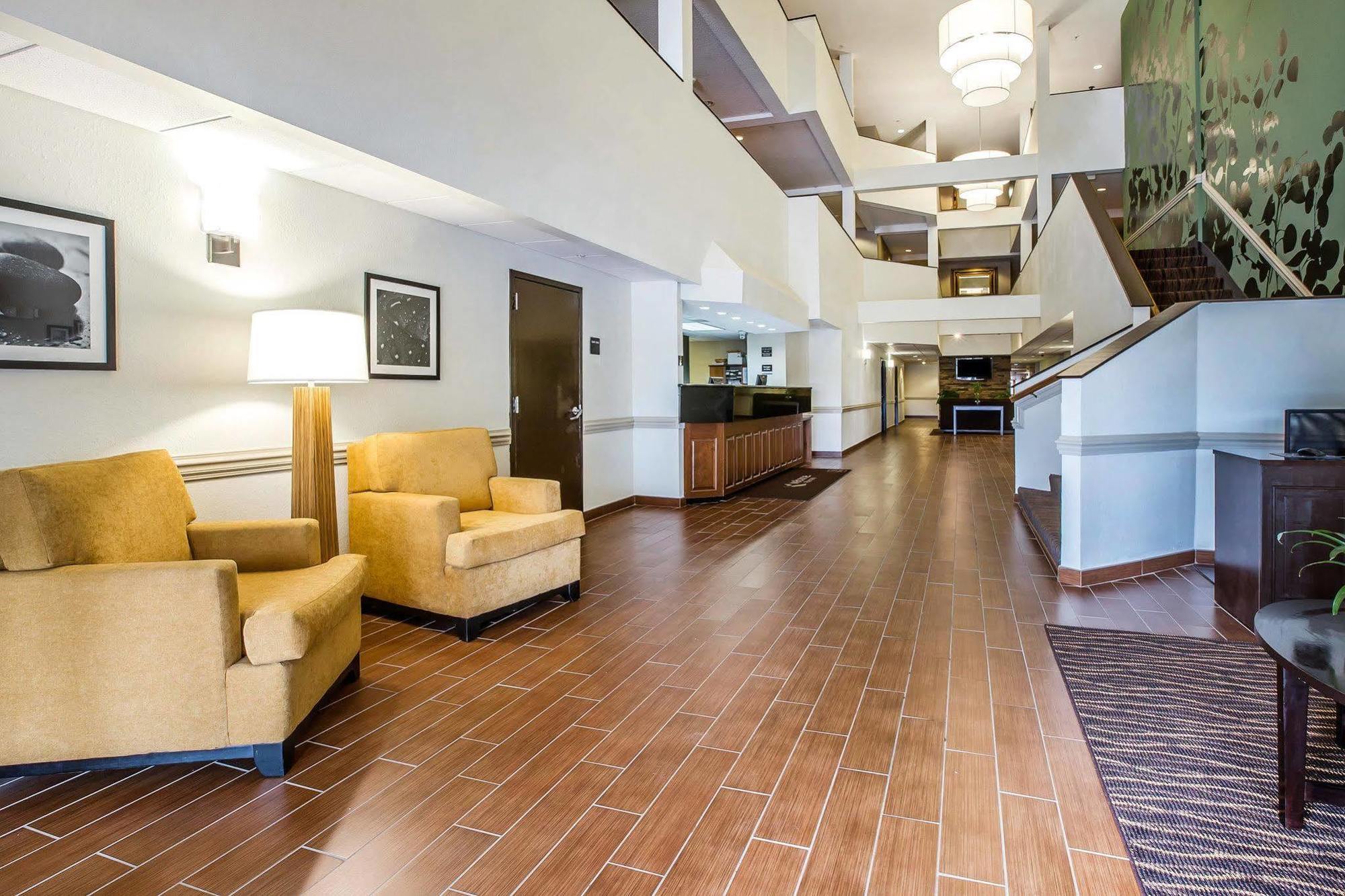 Hotel Clarion Pointe Albemarle Esterno foto