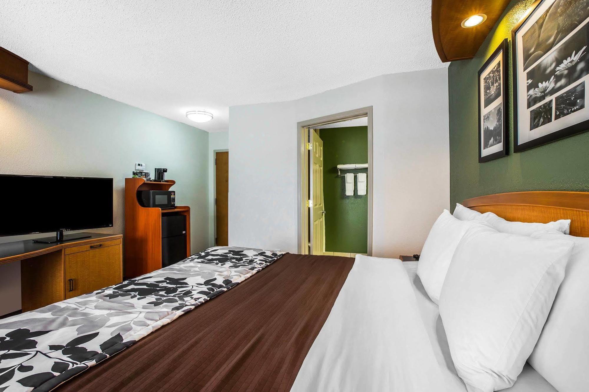 Hotel Clarion Pointe Albemarle Esterno foto
